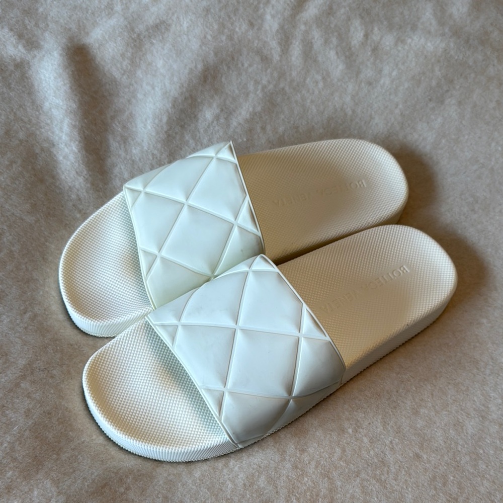 Bottega Veneta White Quilted Sandals